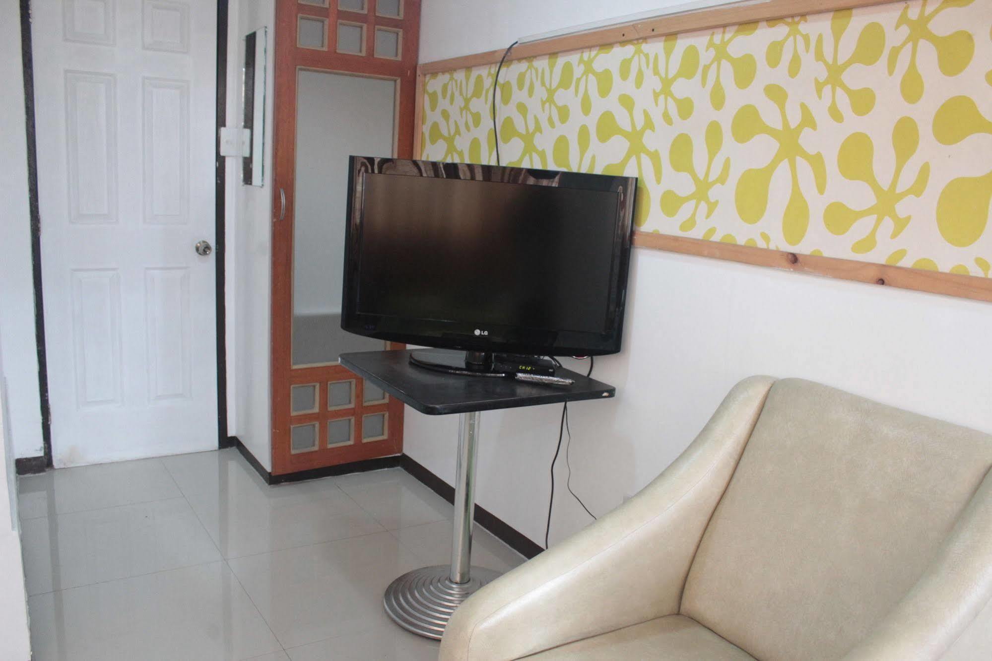 Yuj Inn - Quezon City Buitenkant foto