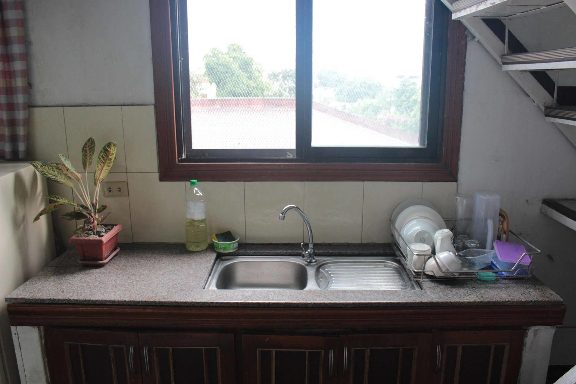 Yuj Inn - Quezon City Buitenkant foto