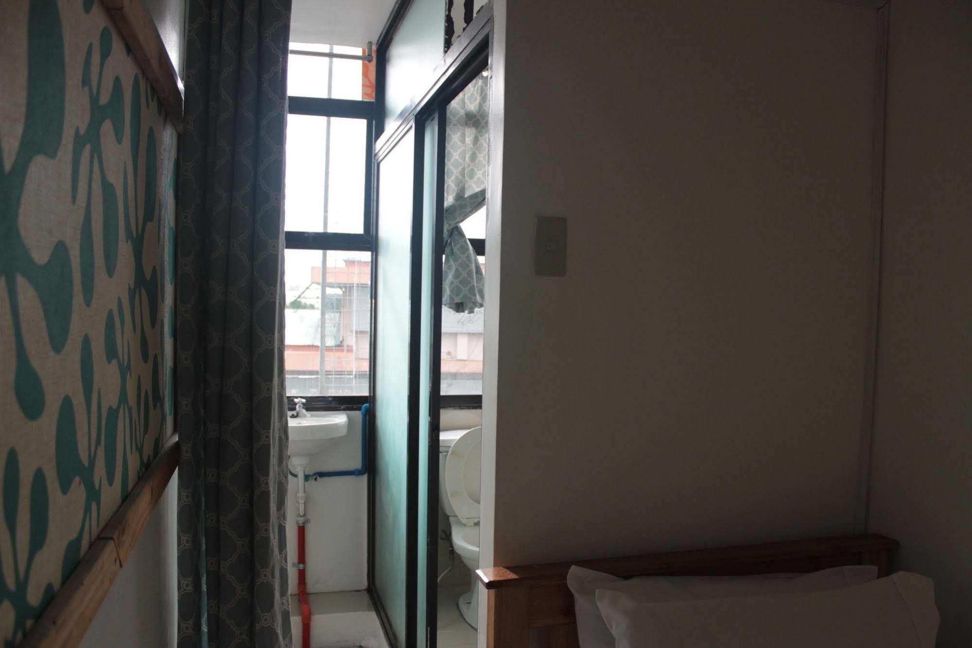 Yuj Inn - Quezon City Buitenkant foto