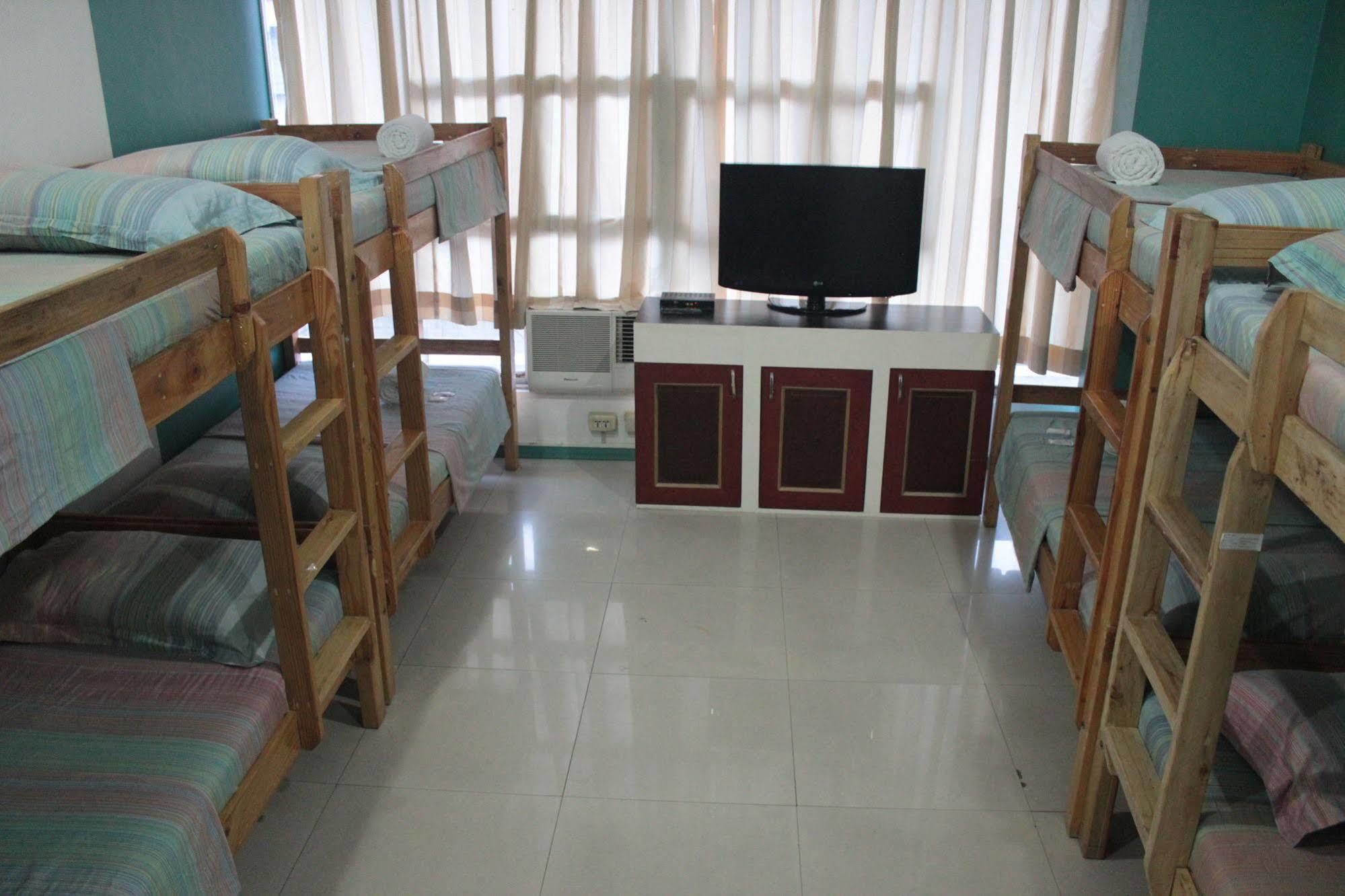 Yuj Inn - Quezon City Buitenkant foto
