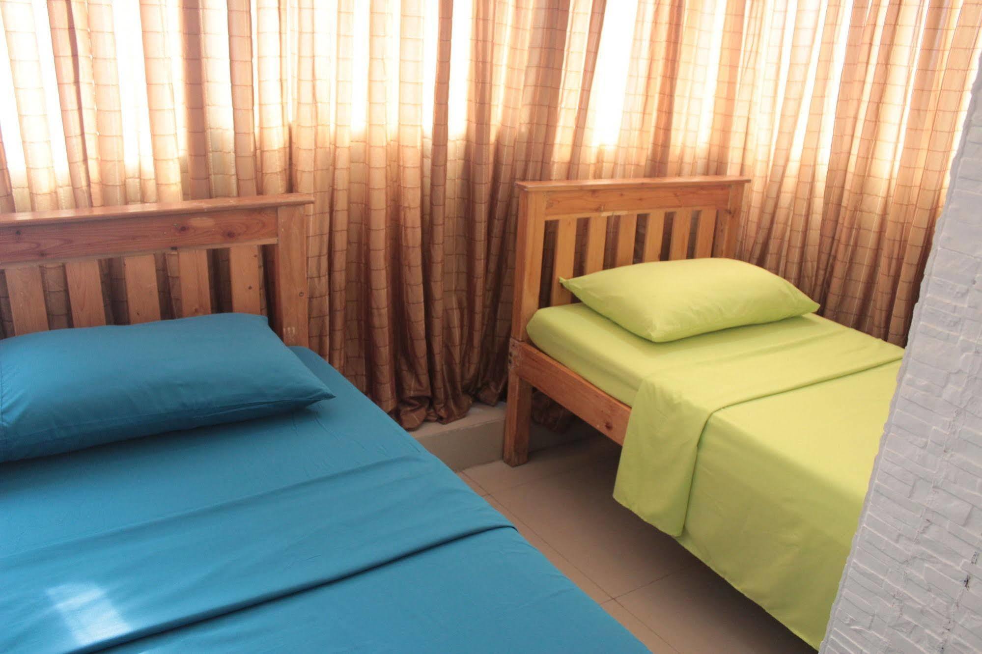 Yuj Inn - Quezon City Buitenkant foto