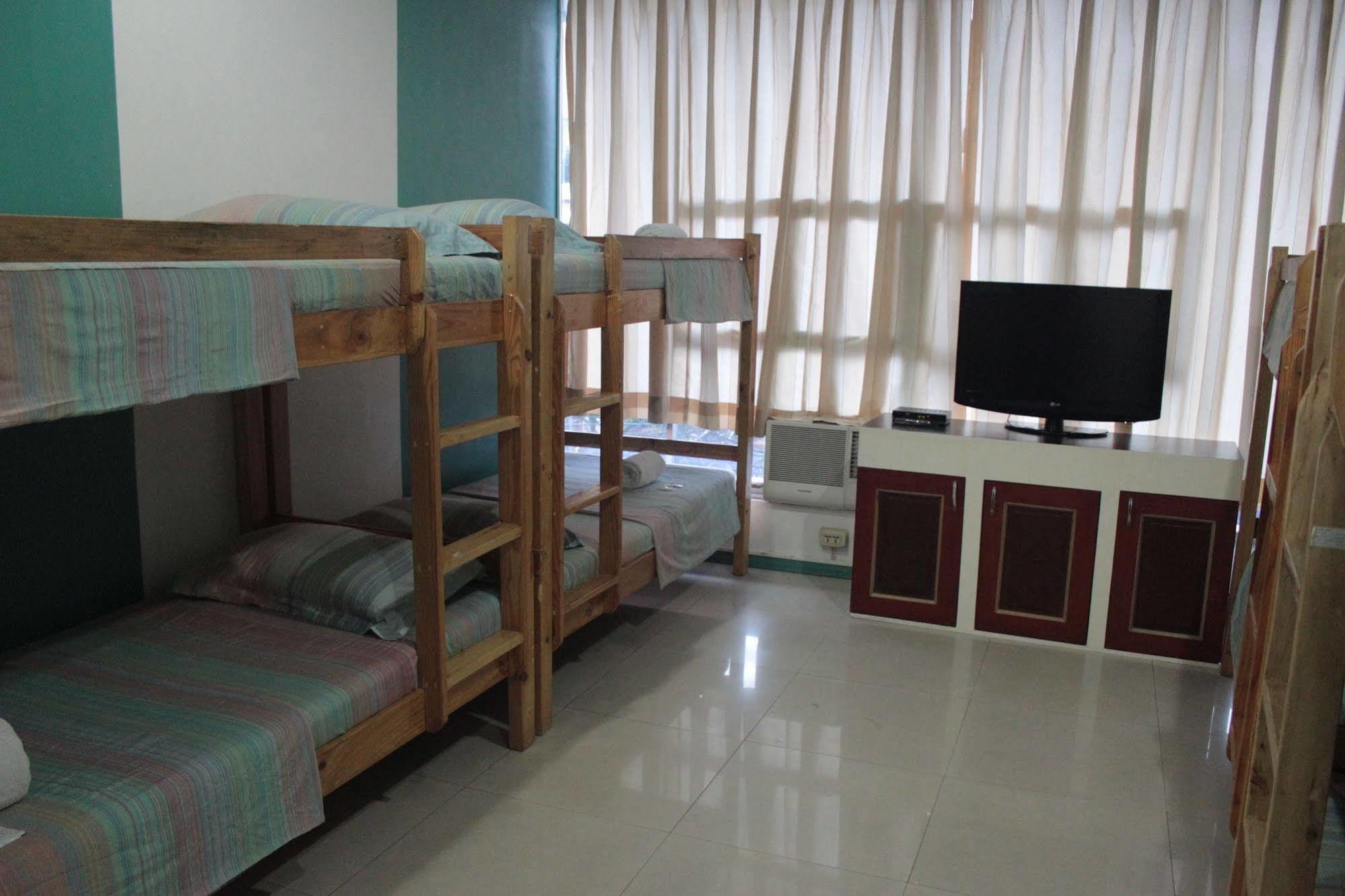 Yuj Inn - Quezon City Buitenkant foto