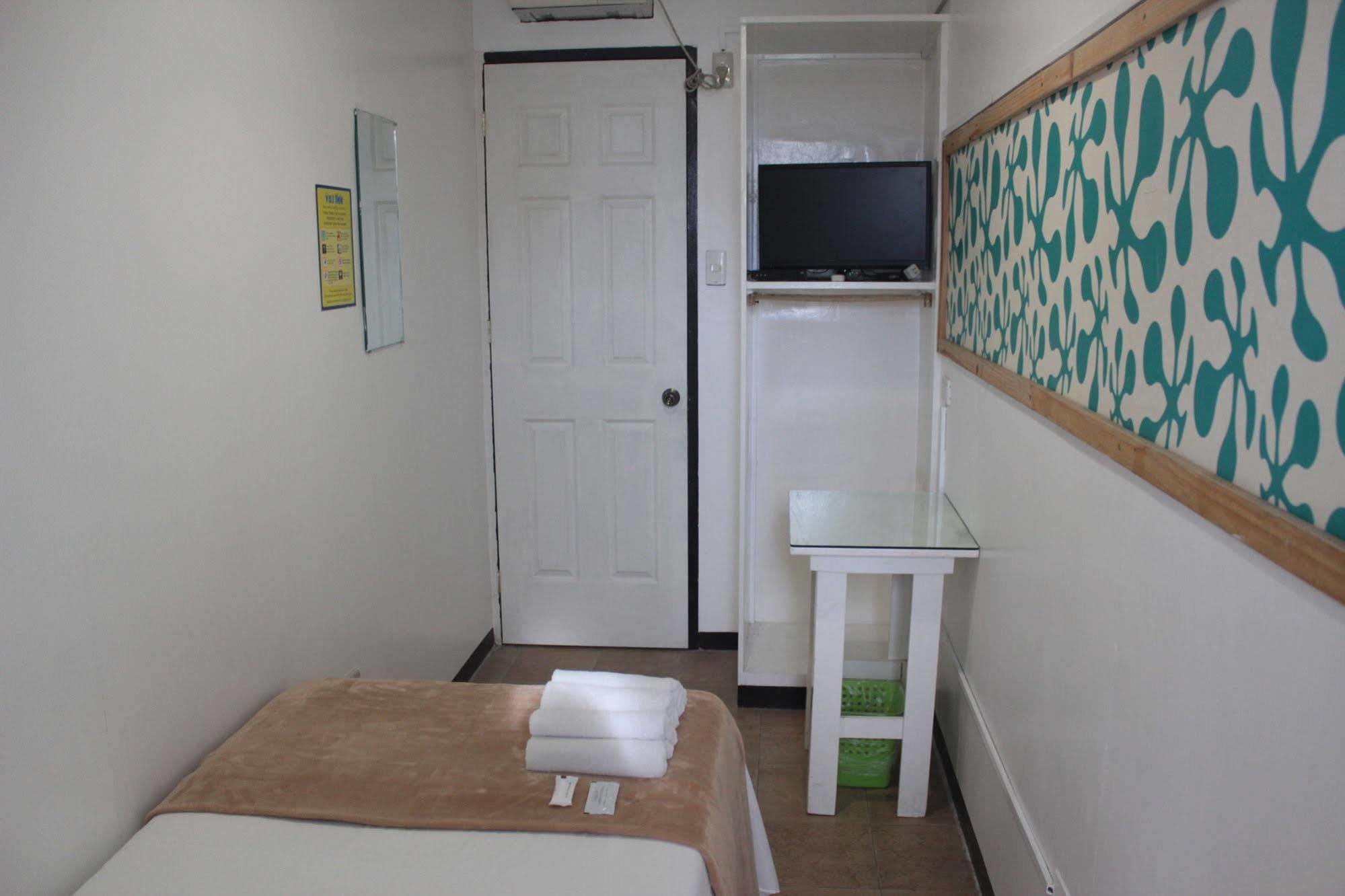 Yuj Inn - Quezon City Buitenkant foto