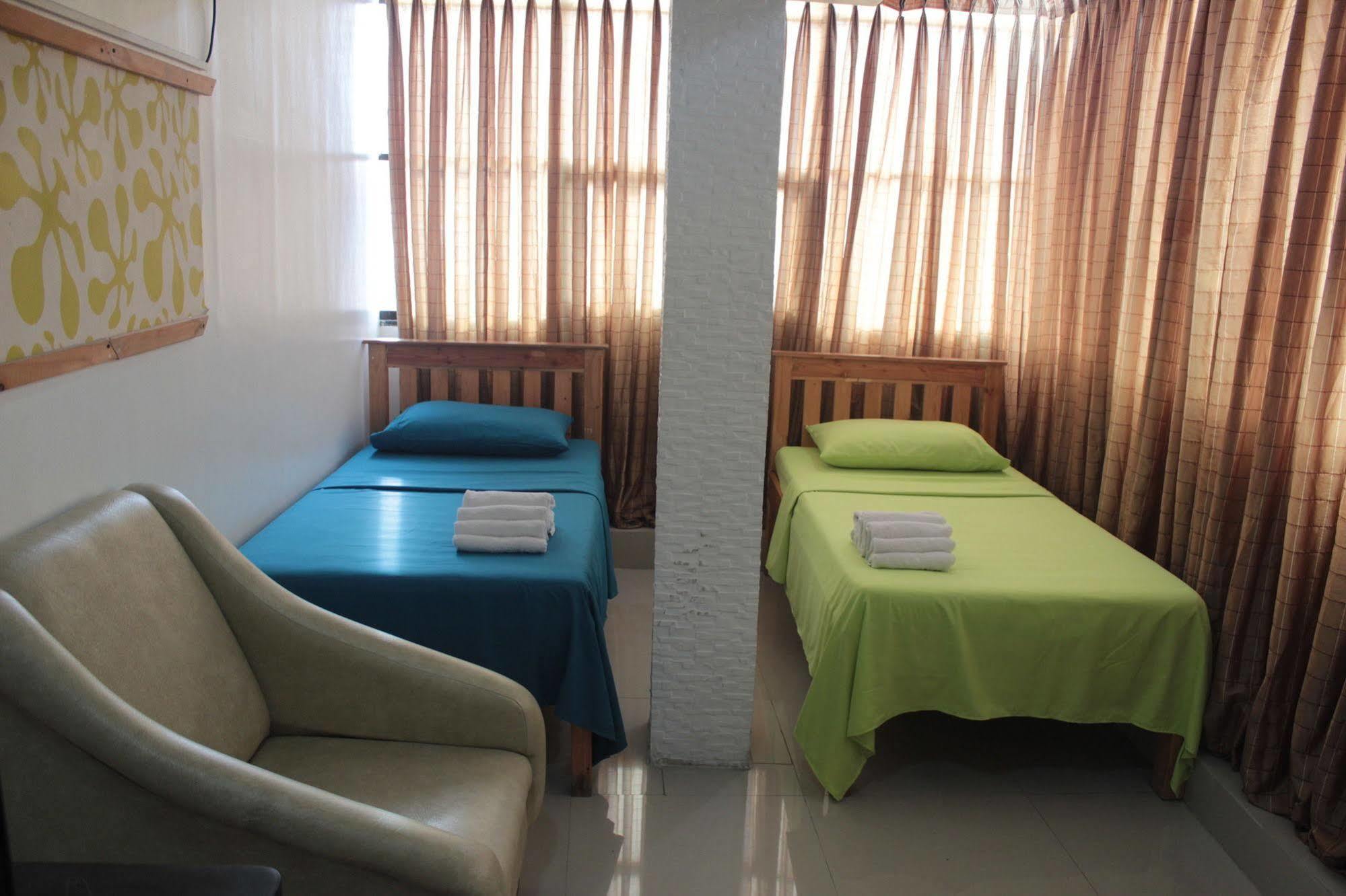 Yuj Inn - Quezon City Buitenkant foto