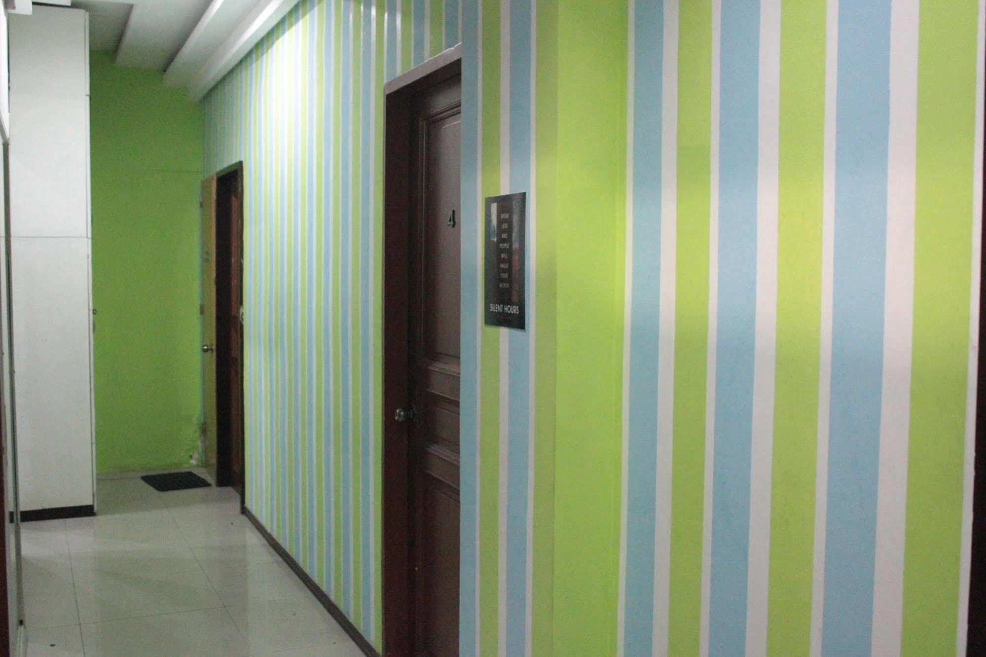 Yuj Inn - Quezon City Buitenkant foto