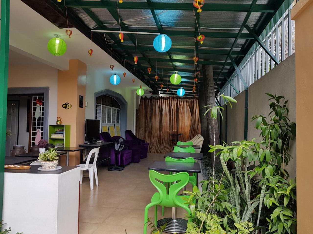 Yuj Inn - Quezon City Buitenkant foto